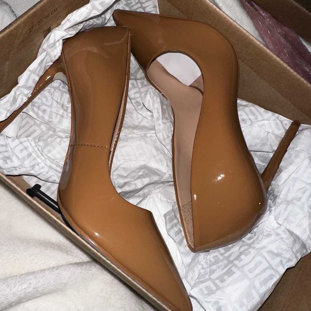 Steve Madden Brown pumps